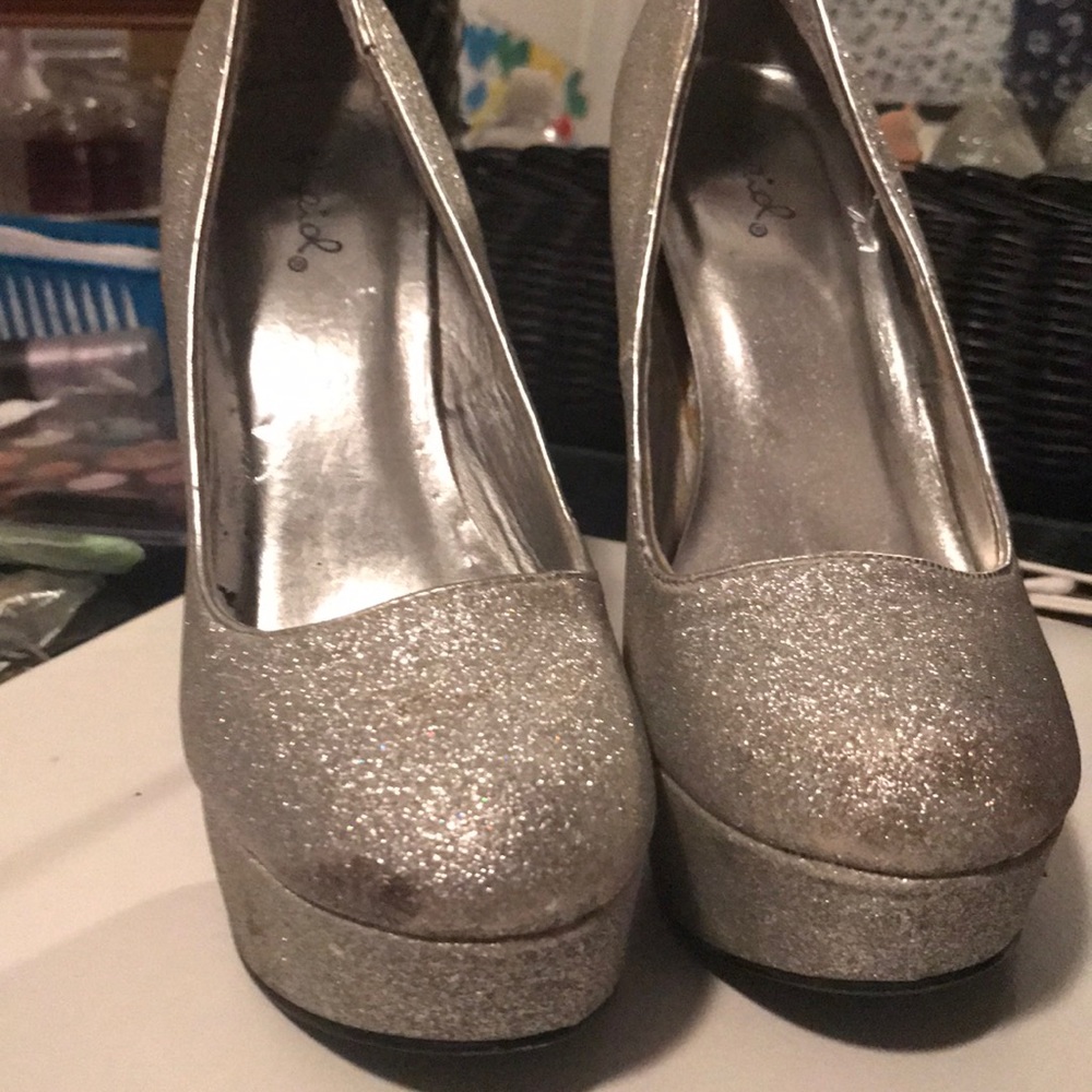 Size 7 sparkling shoes